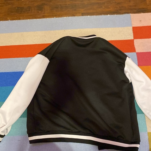 It’s very clean black and white jacket for 13,14years old - Picture 2 of 2